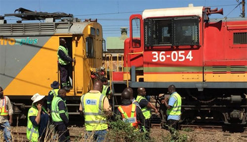 Choque de trenes en Sudáfrica Choque de trenes en Sudáfrica ocasiona más de un centenar heridos
